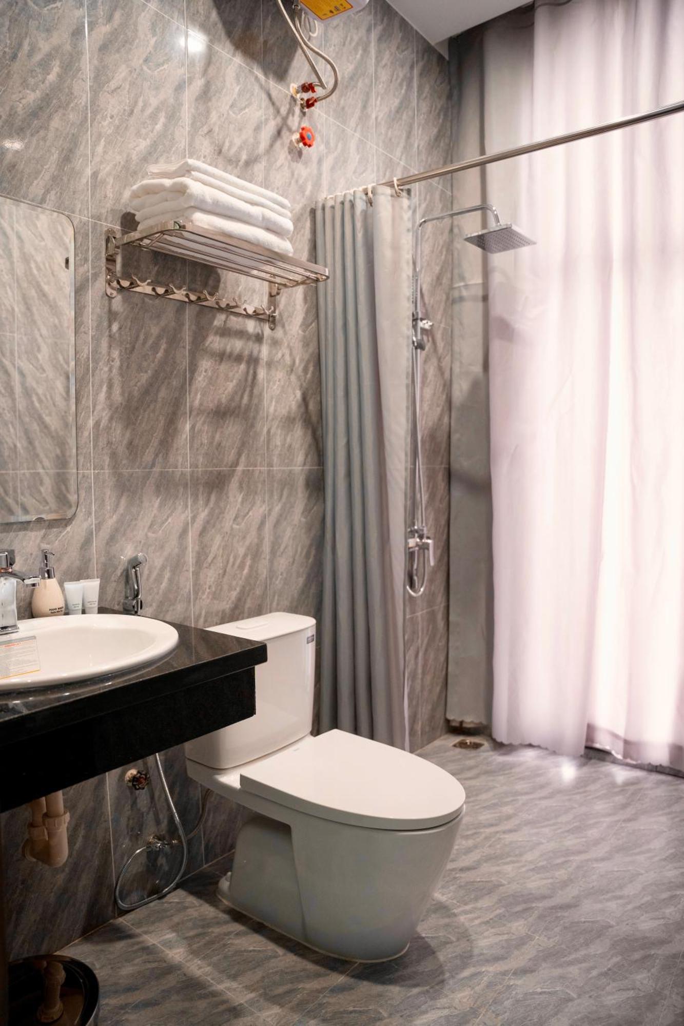 Tuyet Suong Hotel Κουάνγκ Νγκάι Εξωτερικό φωτογραφία