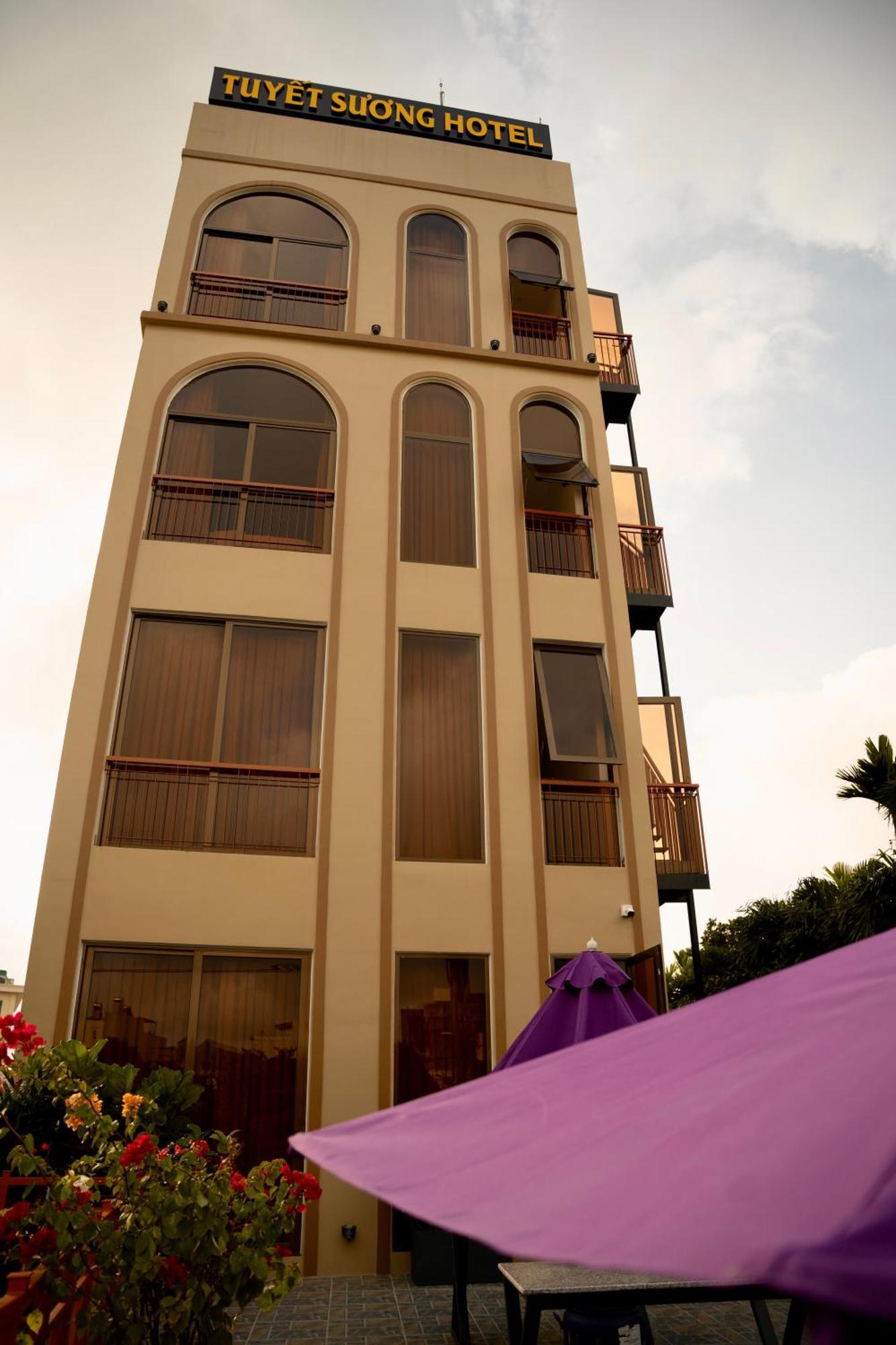 Tuyet Suong Hotel Κουάνγκ Νγκάι Εξωτερικό φωτογραφία